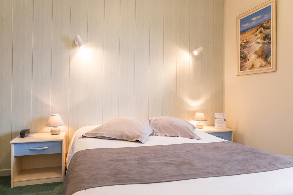 רושפור Hotel Caravelle Contact Hotel חדר תמונה