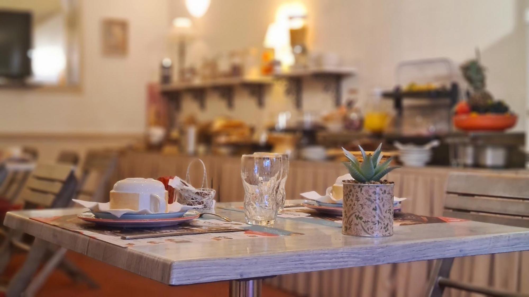 רושפור Hotel Caravelle Contact Hotel מראה חיצוני תמונה